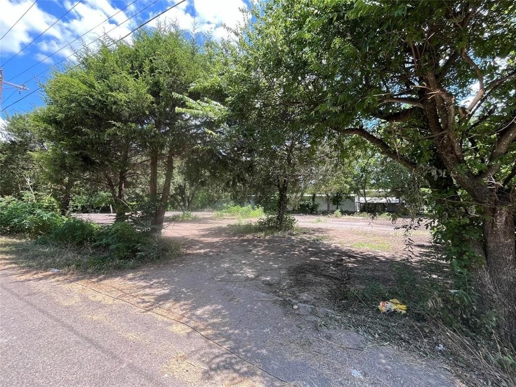 1.36 acres in Ellis County gallery image 4