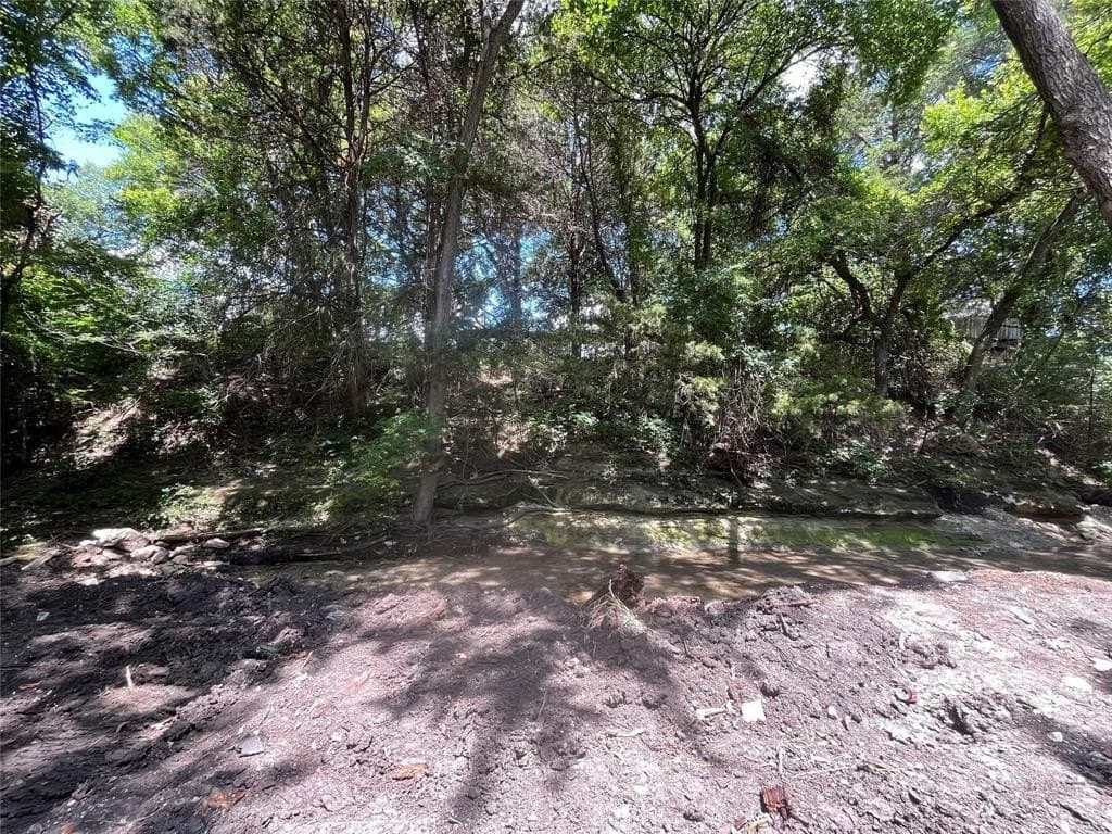 1.36 acres in Ellis County gallery image 2