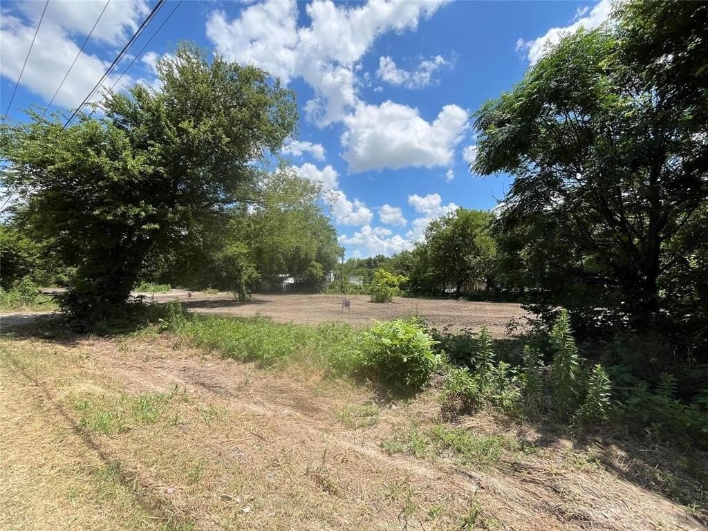 1.36 acres in Ellis County gallery image 3