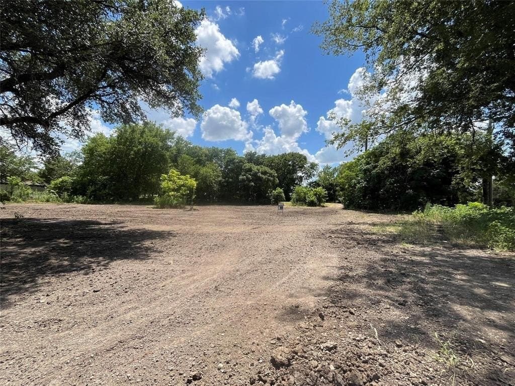 1.36 acres in Ellis County