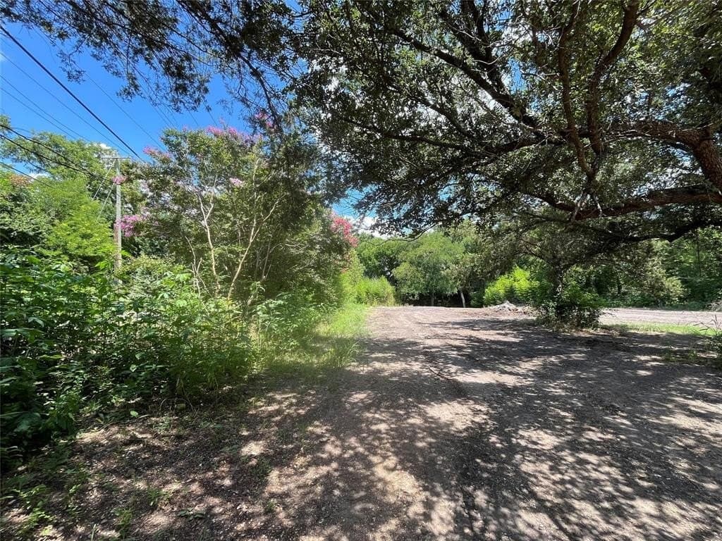 1.36 acres in Ellis County featured view