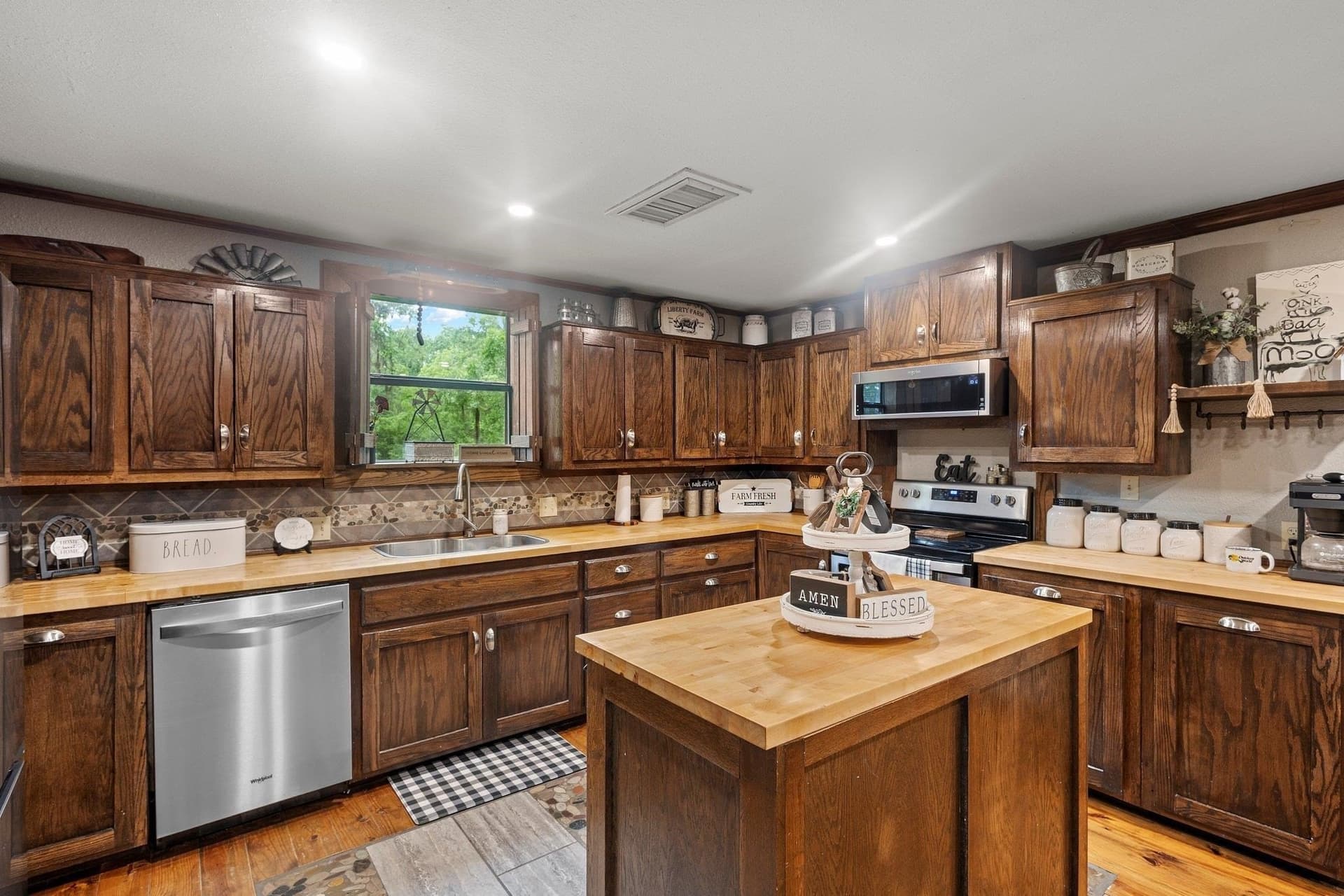113.56 acres in Texas County featured view
