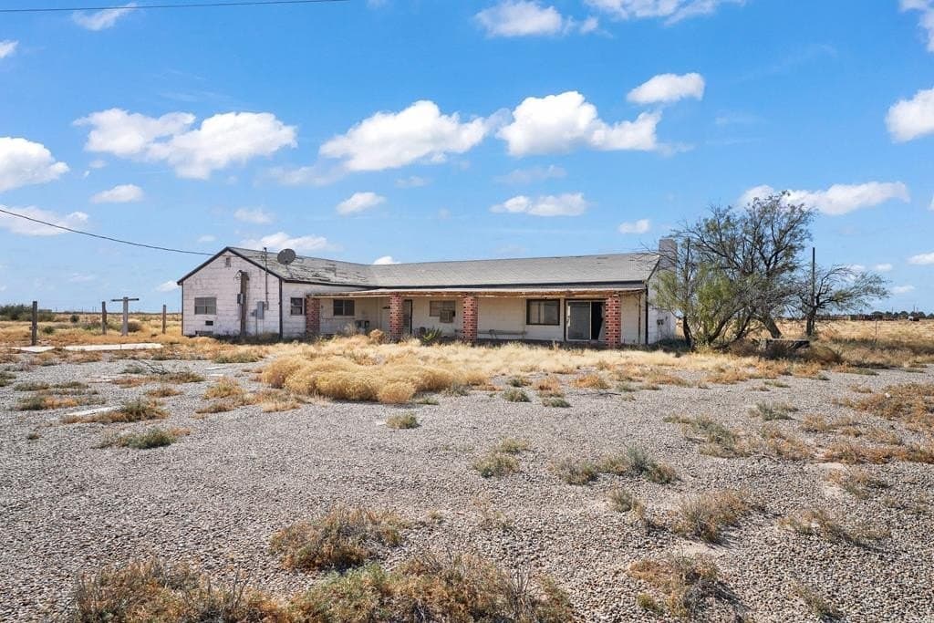 122 acres in Reeves County
