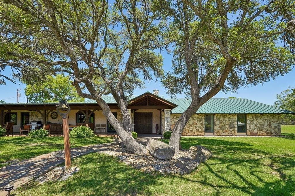 11.9 acres in Gillespie County