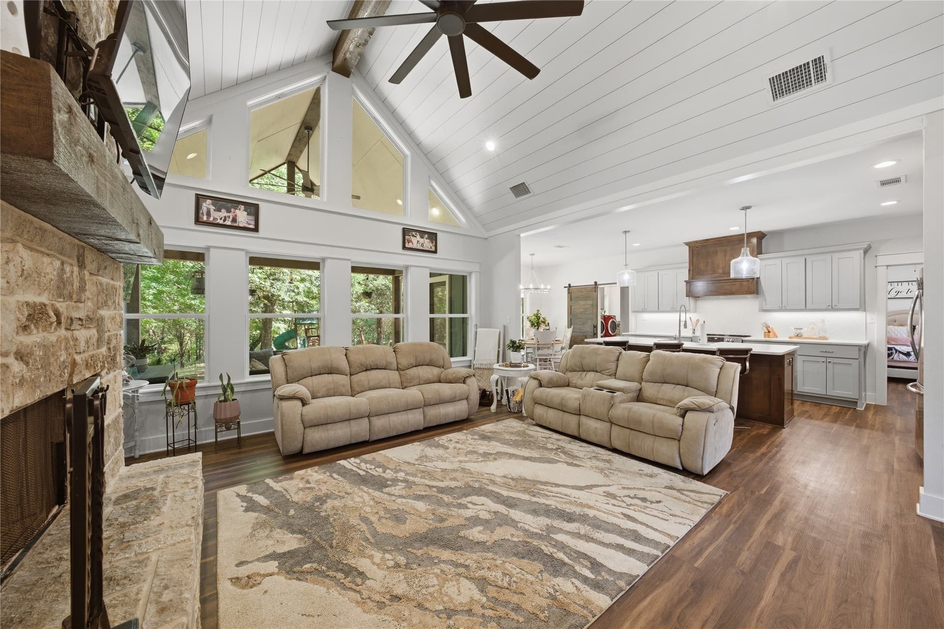 25.54 acres in Henderson County gallery image 3