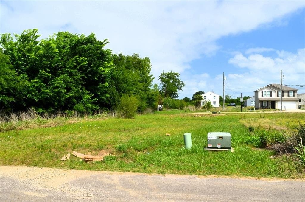 0.09 acres in Henderson County gallery image 3