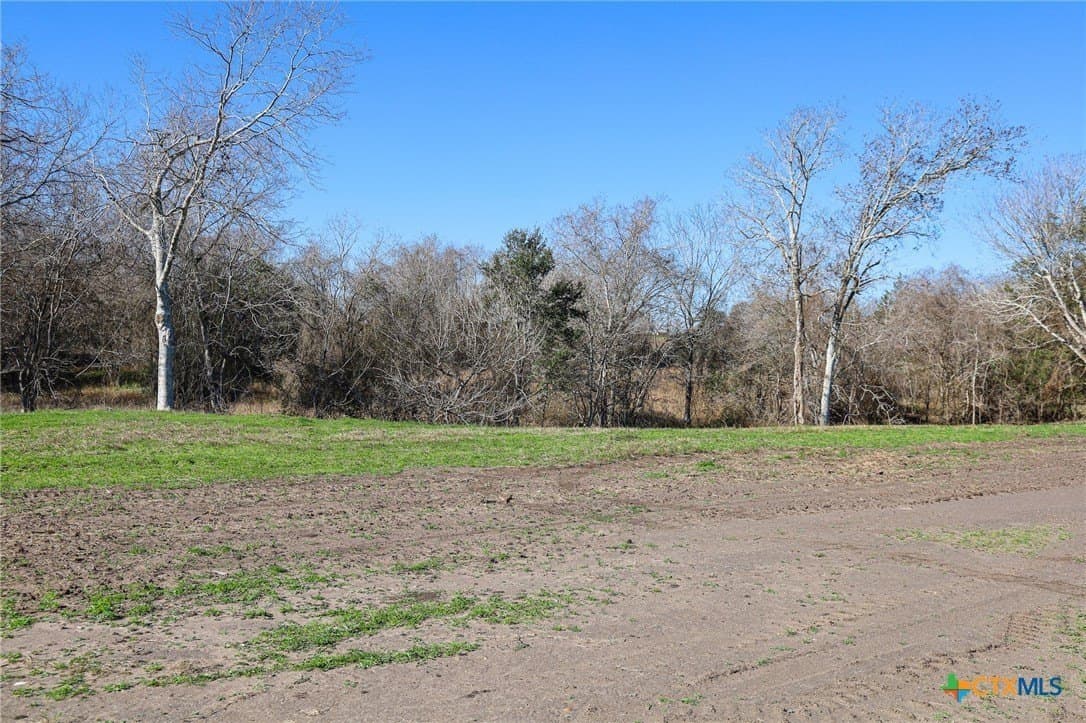 2.37 acres in Lavaca County gallery image 4
