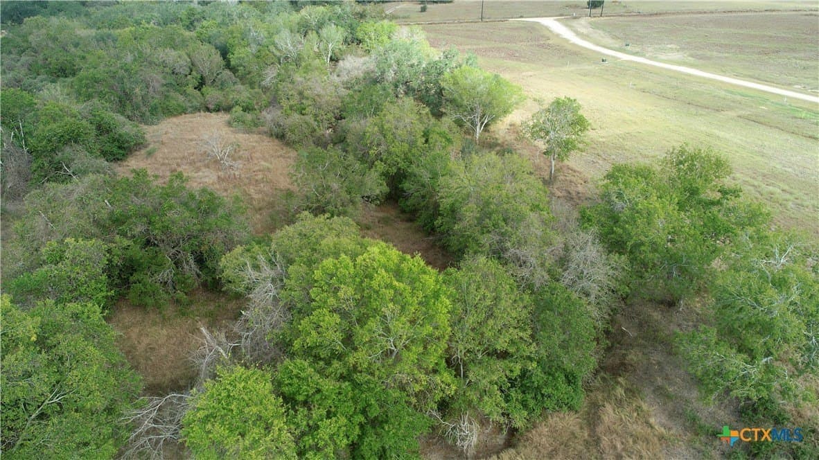 2.37 acres in Lavaca County gallery image 3
