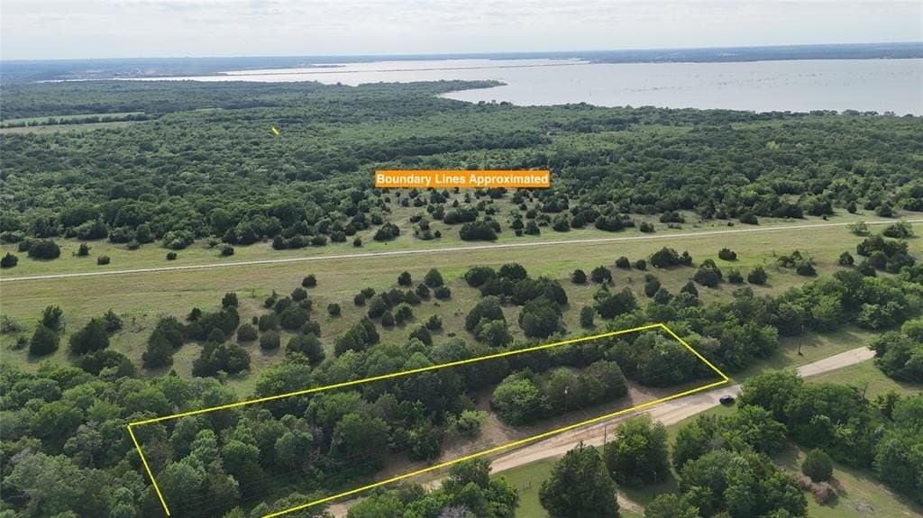 1.57 acres in Navarro County