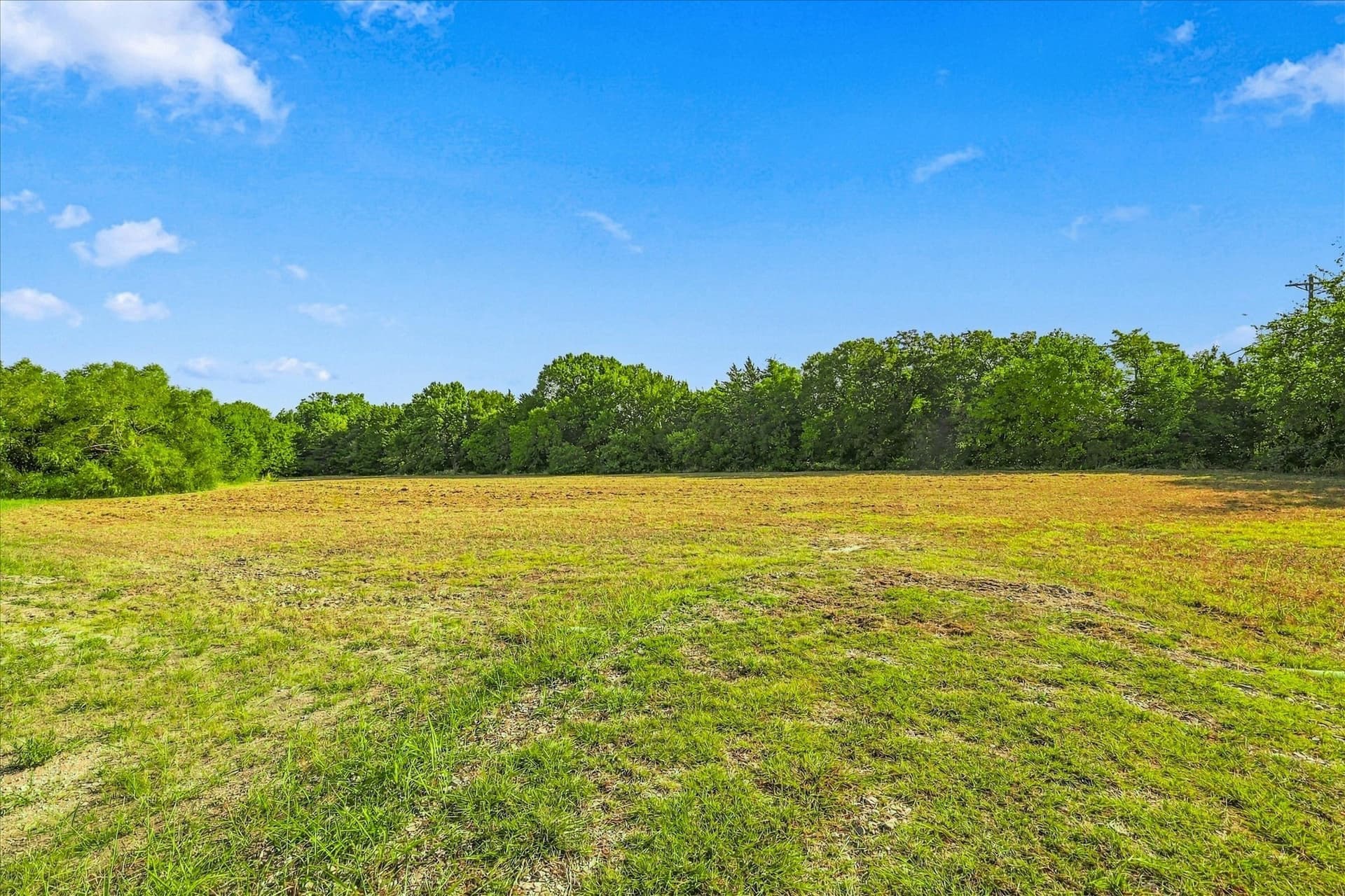 2.11 acres in Grayson County