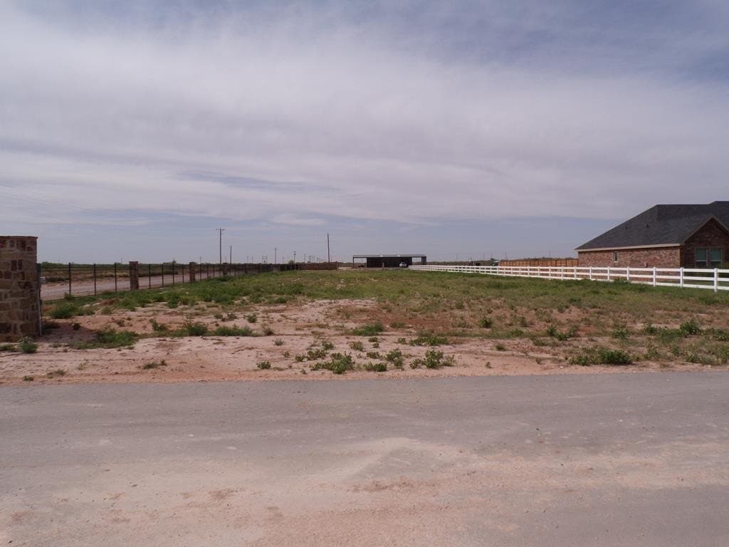 1.05 acres in Midland County