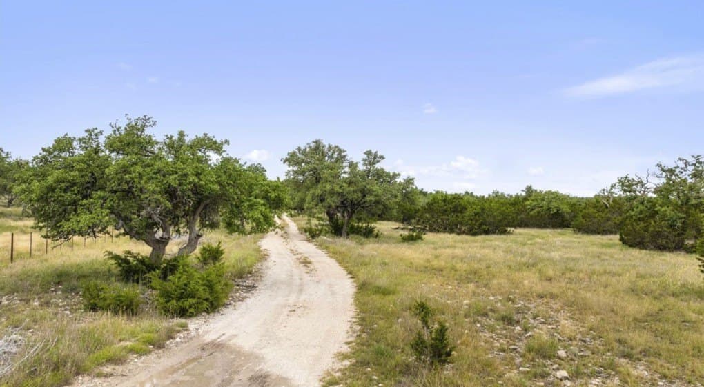 396 acres in Gillespie County - photo 2