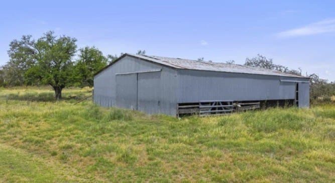 396 acres in Gillespie County - photo 4