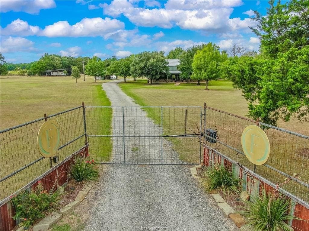 14.9 acres in Burleson County