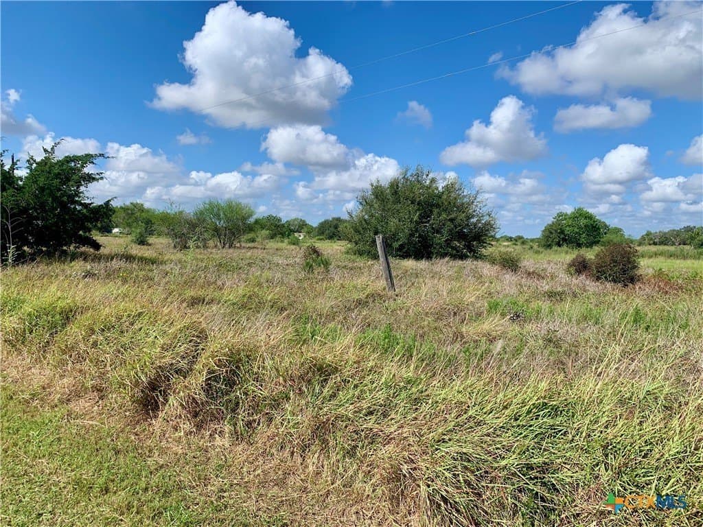 4 acres in Victoria County - photo 2