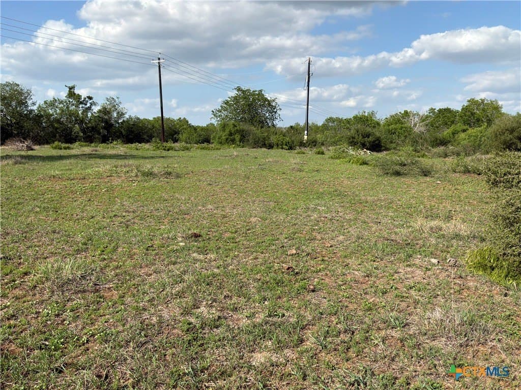 0.94 acres in Gonzales County gallery image 3