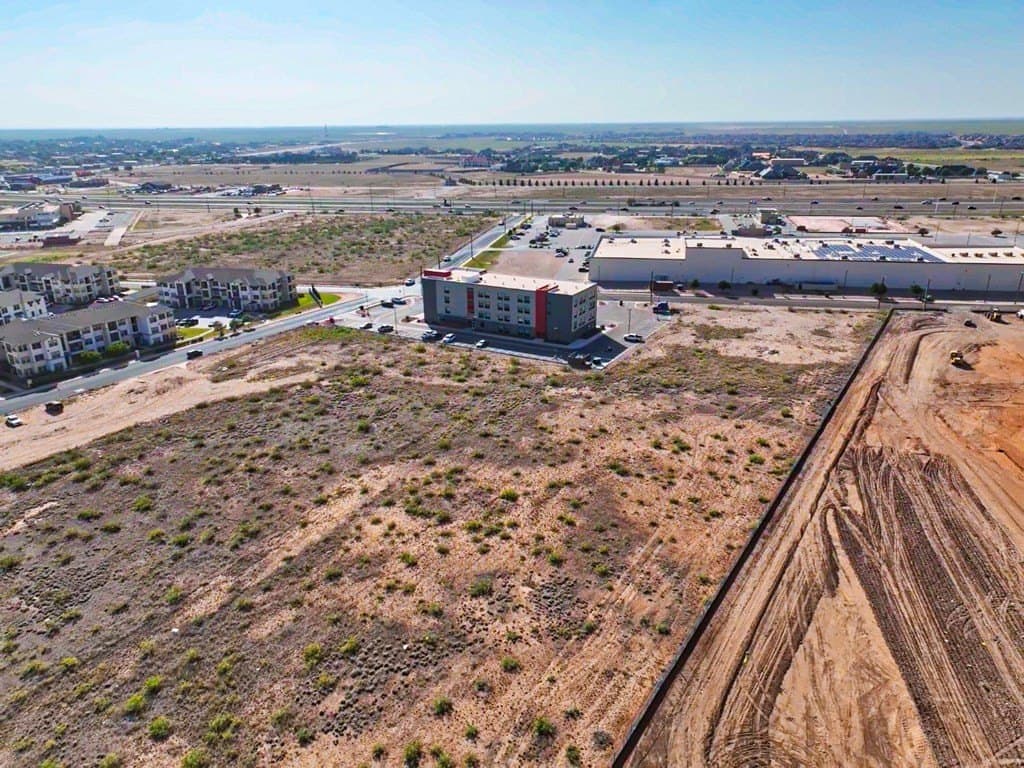 1.22 acres in Midland County gallery image 4
