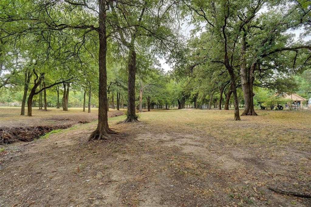 7.87 acres in Tarrant County gallery image 4