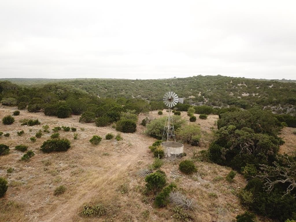 1,038 acres in Edwards County