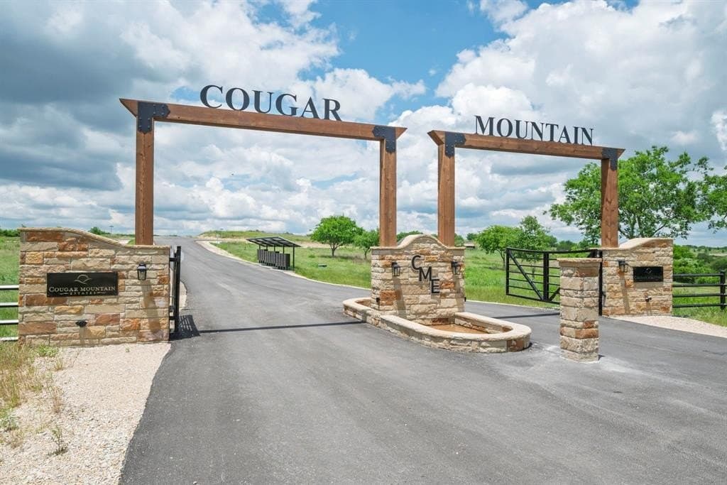 1.74 acres in Hood County