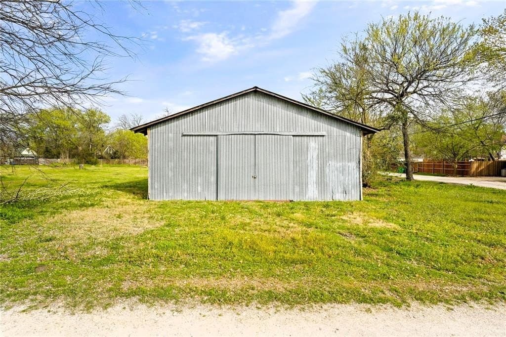 0.37 acres in Ellis County gallery image 4