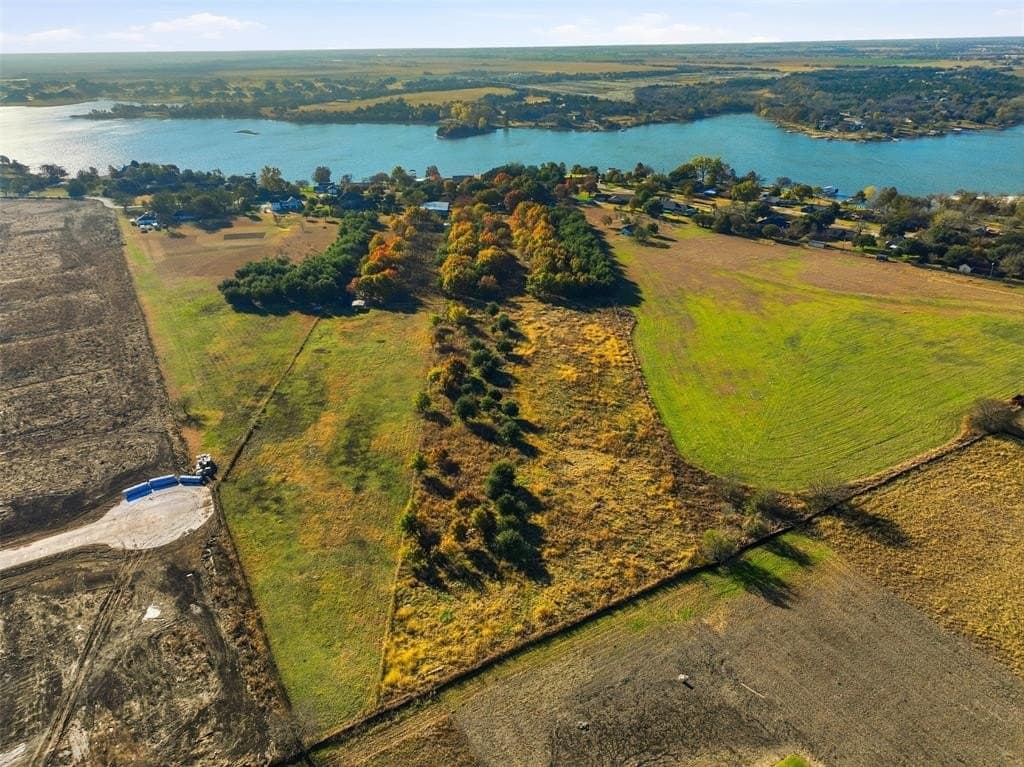 7.91 acres in Ellis County