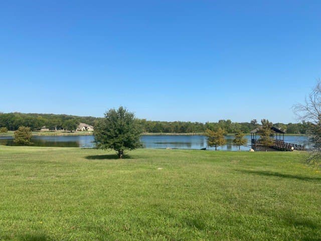 1.25 acres in Hopkins County