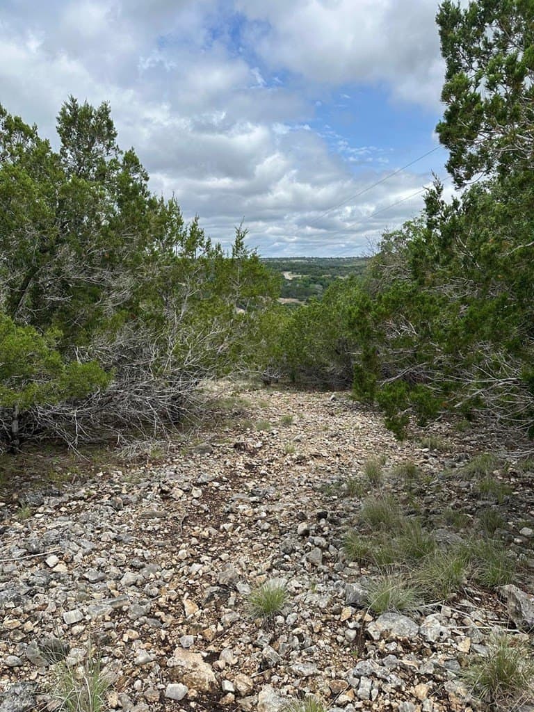 2.69 acres in Kerr County gallery image 2