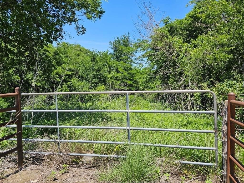 13 acres in Hill County