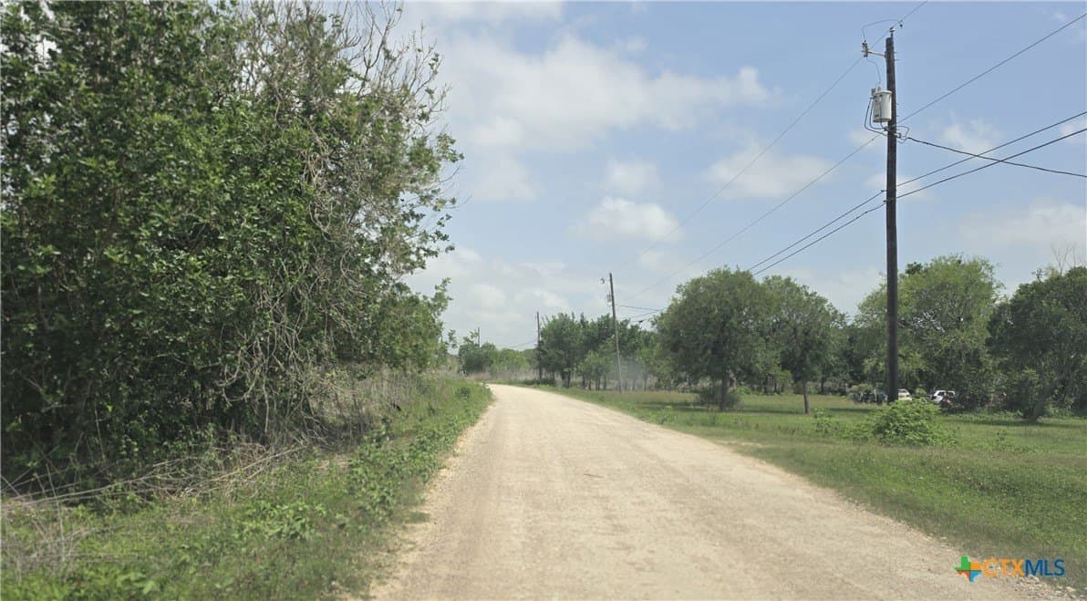 1.55 acres in Calhoun County gallery image 3