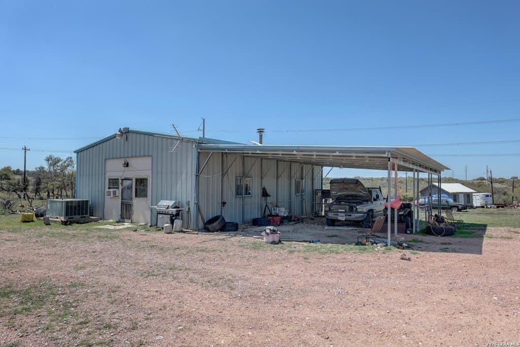 30.52 acres in Gillespie County - photo 24