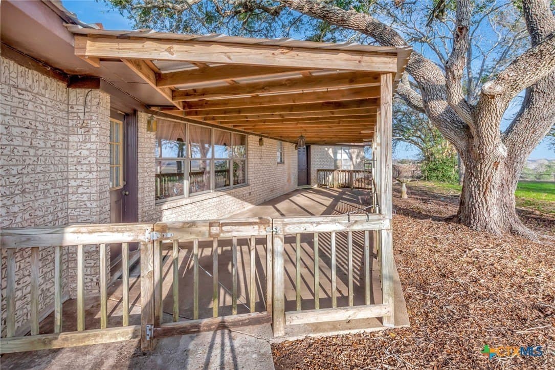 10.42 acres in Lavaca County - photo 27