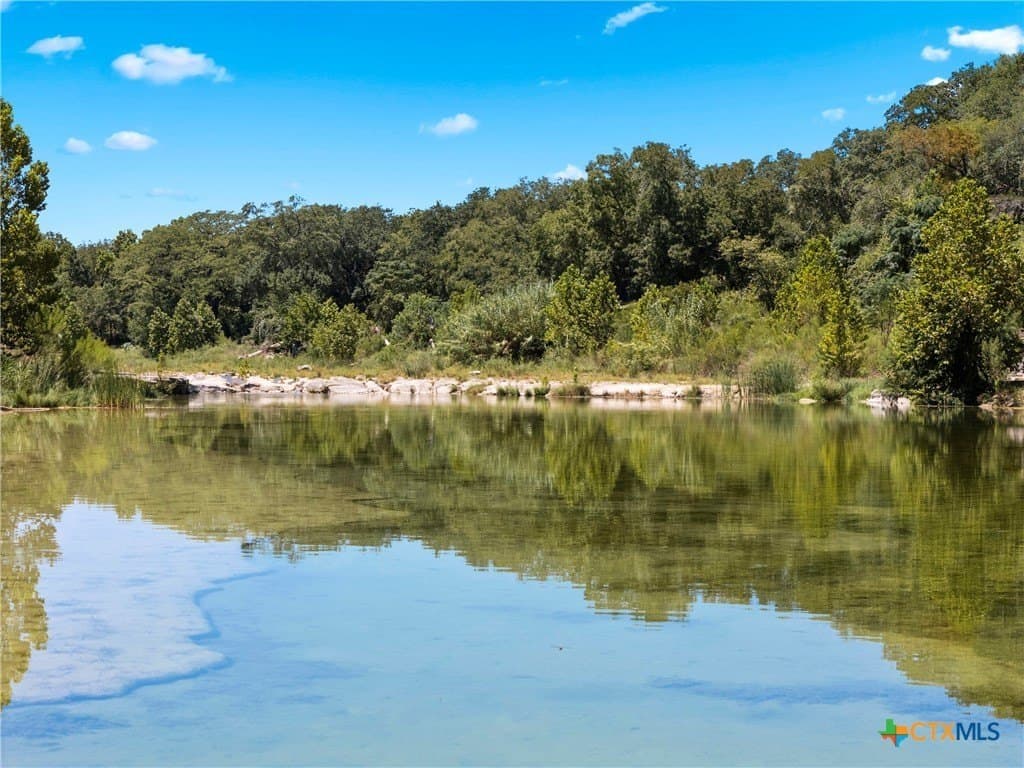 28.87 acres in Hays County
