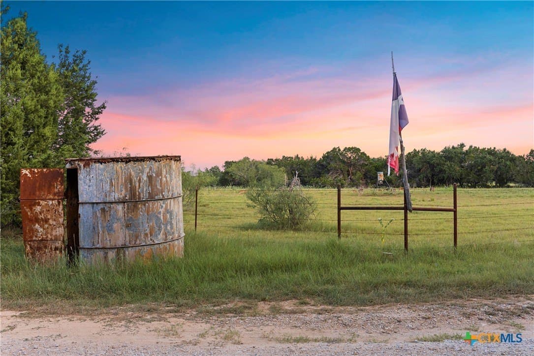 28.87 acres in Hays County gallery image 2