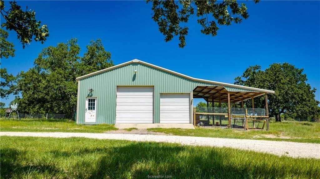 545 acres in Burleson County - photo 23