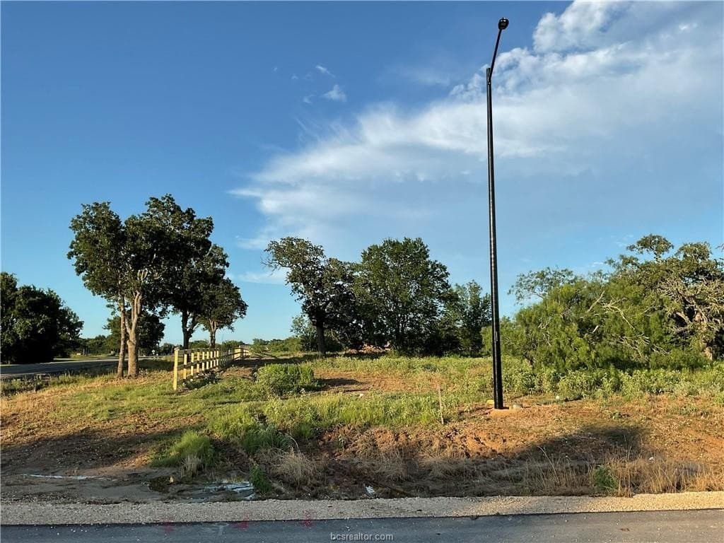 1.84 acres in Brazos County gallery image 3