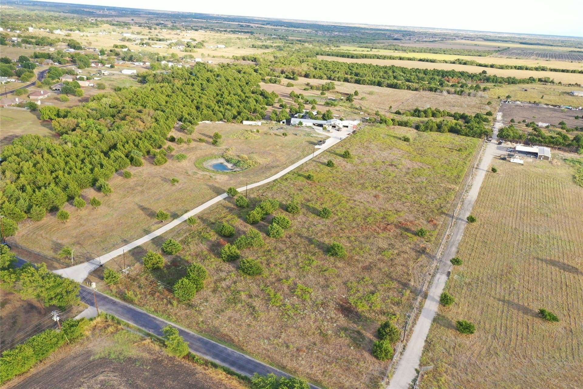 24.01 acres in Ellis County - photo 2
