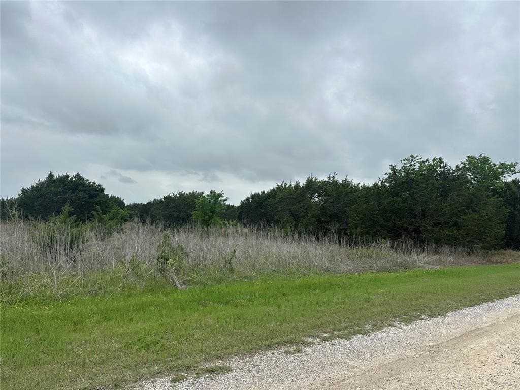 1.25 acres in Hill County