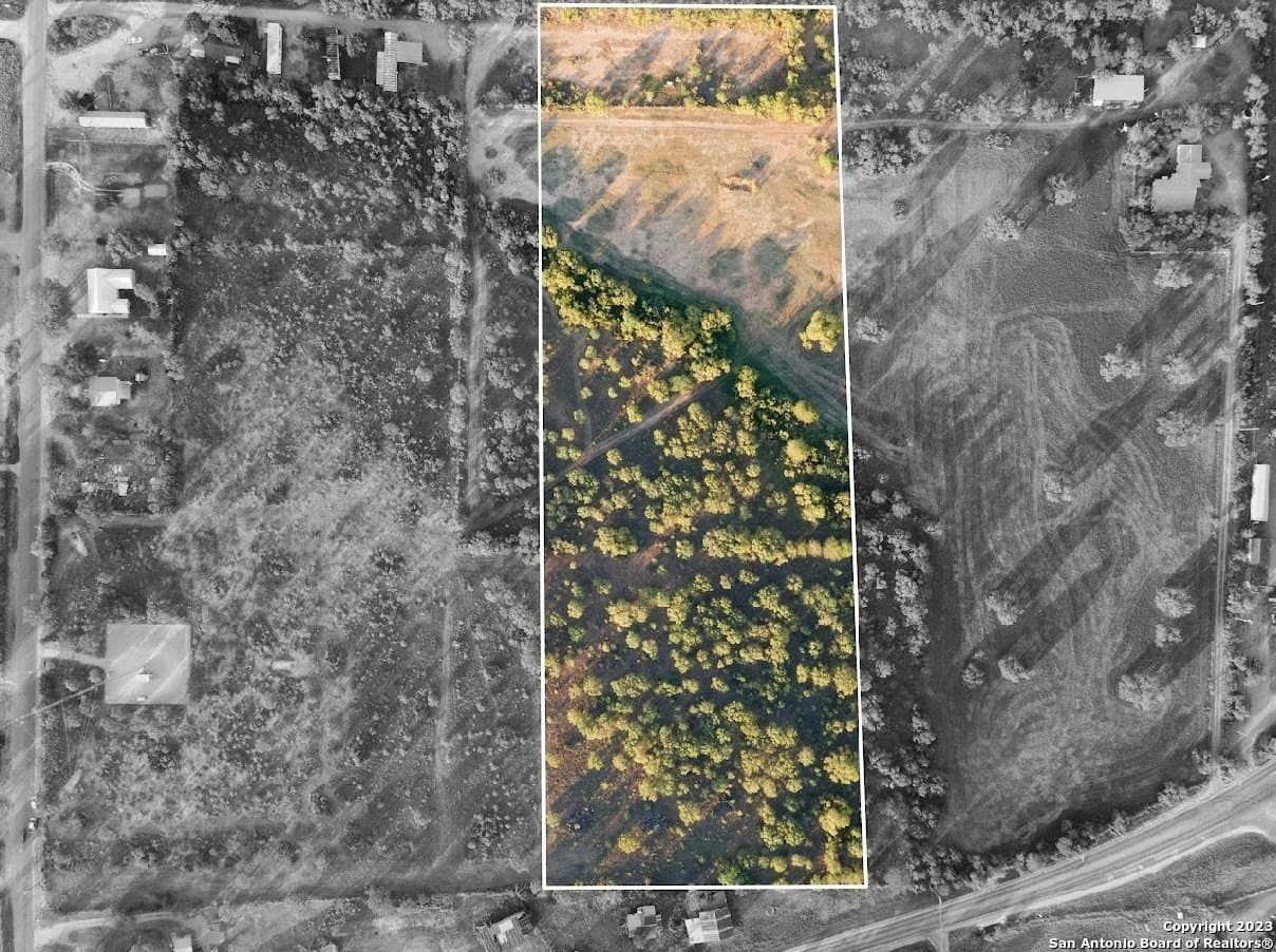10.5 acres in Frio County gallery image 2
