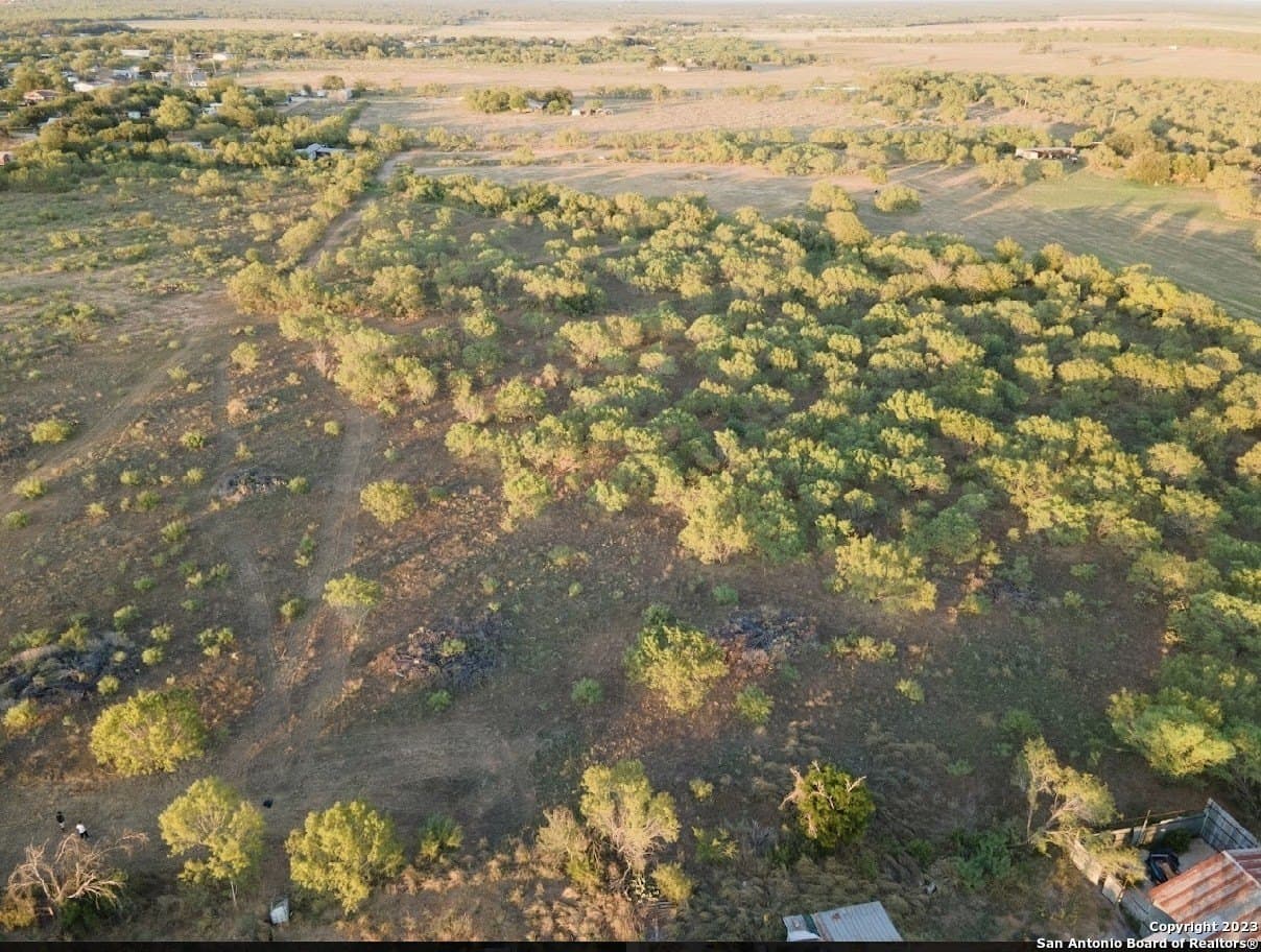 10.5 acres in Frio County