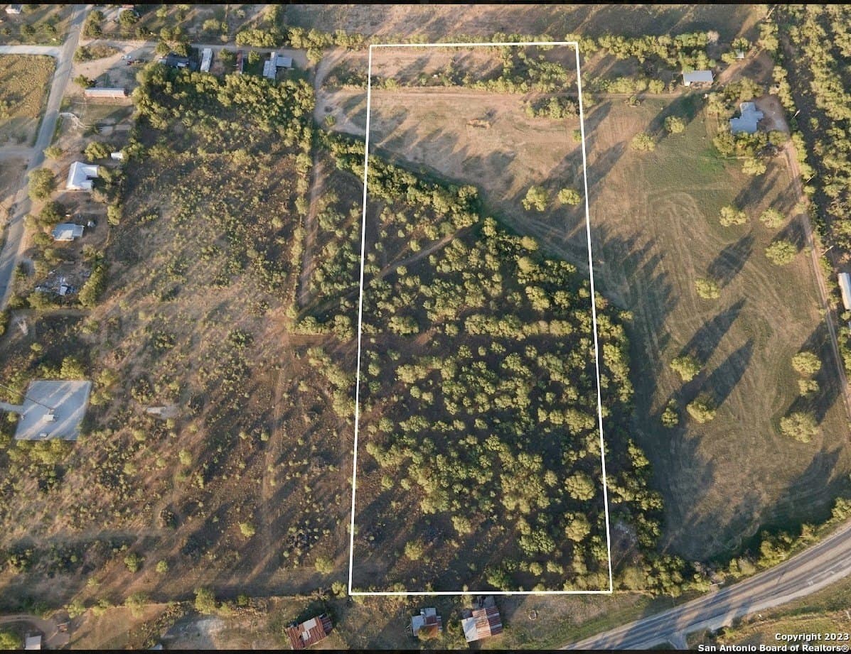 10.5 acres in Frio County gallery image 4