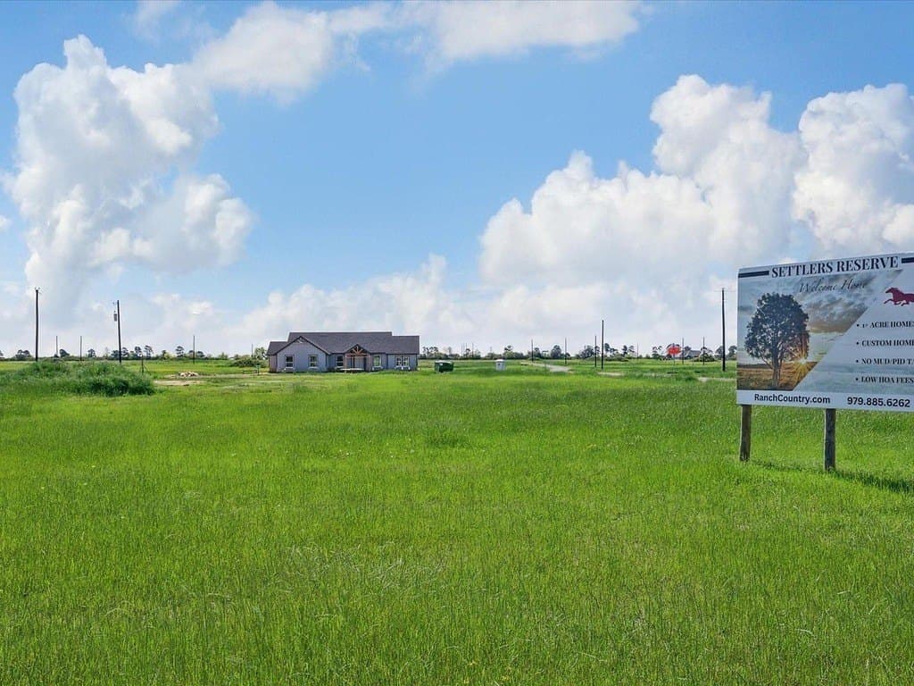 1.42 acres in Colorado County - photo 14