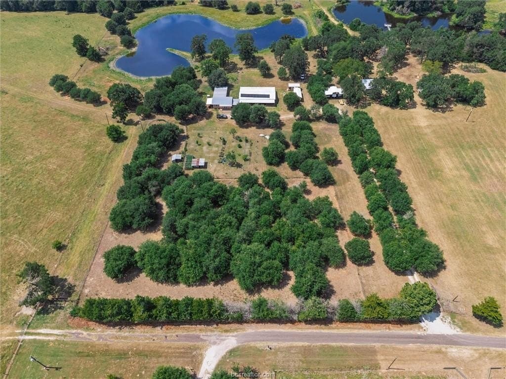 10.3 acres in Robertson County