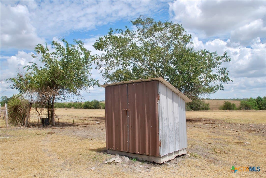 15.08 acres in Lavaca County - photo 13