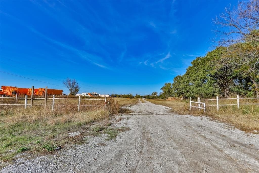 10.3 acres in Cooke County