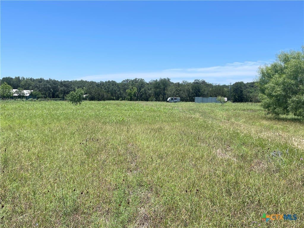 4.98 acres in Comal County gallery image 2