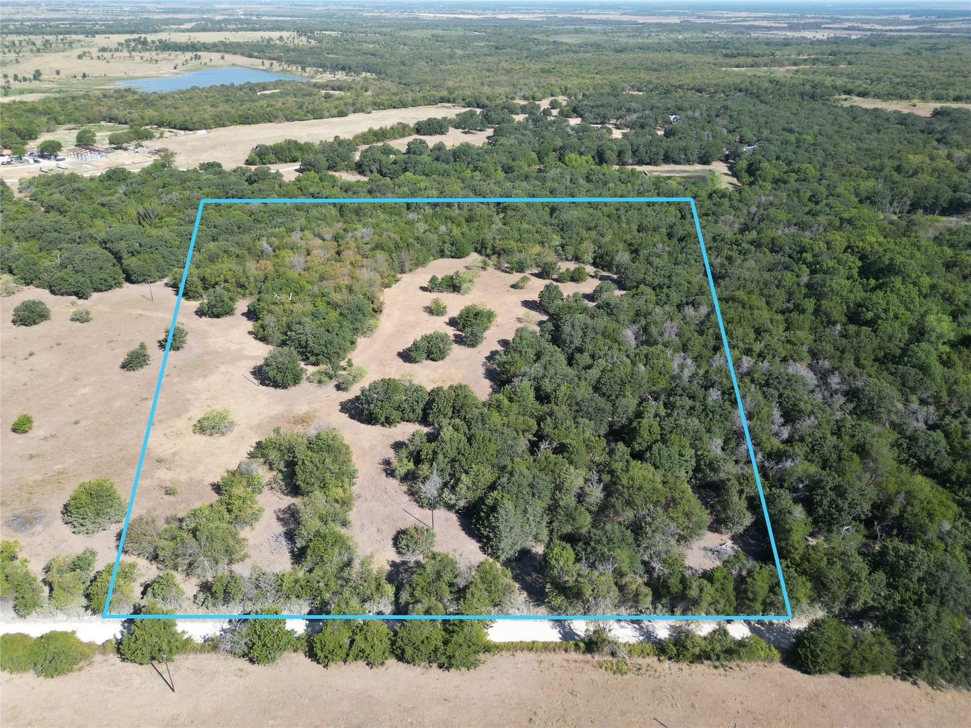 24.81 acres in Navarro County