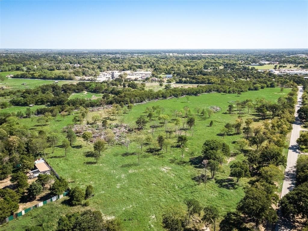 2.1 acres in Dallas County gallery image 4