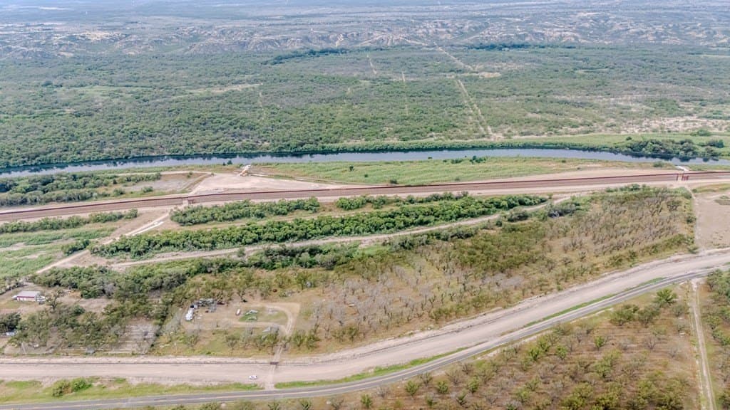 15 acres in Maverick County gallery image 3