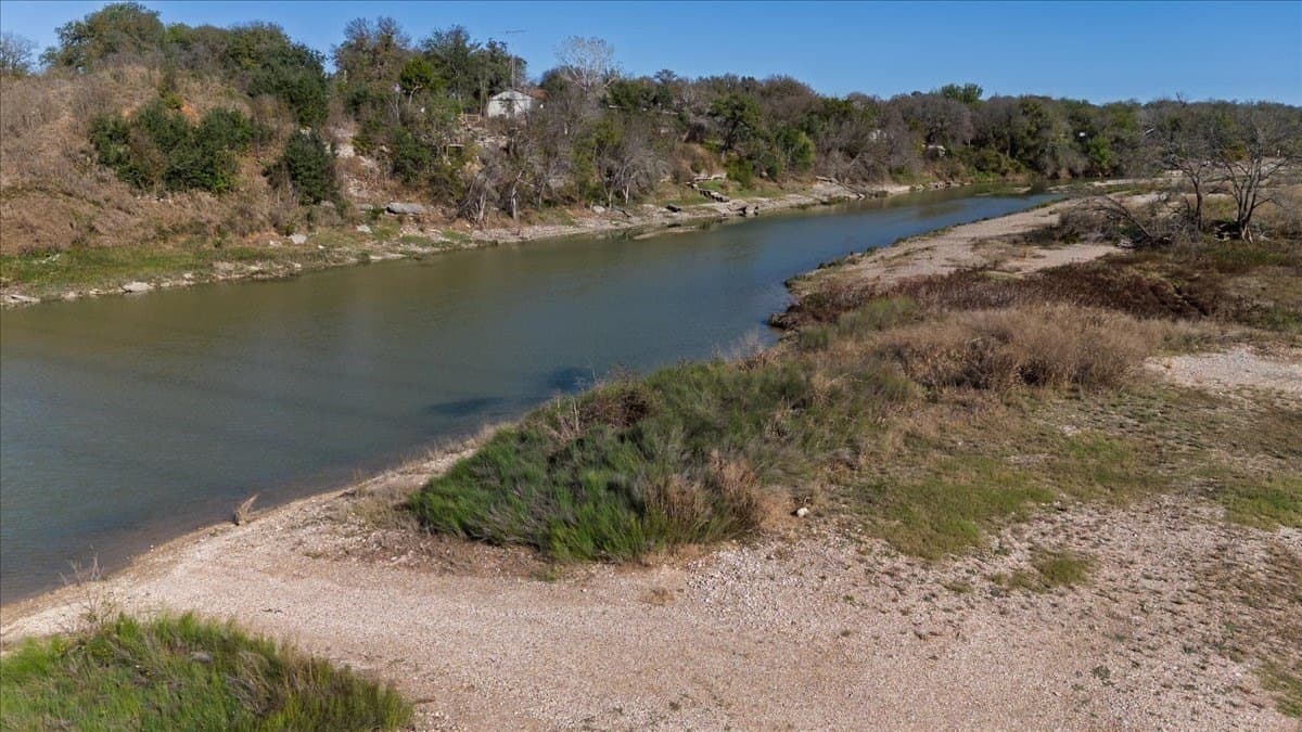 93.88 acres in Hill County - photo 2